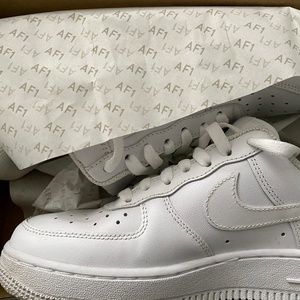 NIKE Air Force 1 Size 6 Women